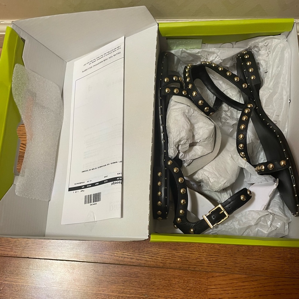 🆕♠️Gianni Bini Black and Gold Studded Sz9 Sandals🖤 - Picture 7 of 8